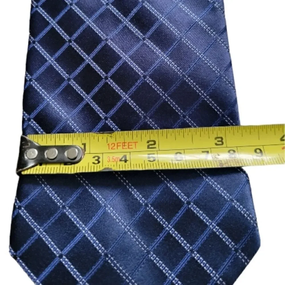 EC CALVIN KLEIN 100% SILK TIE